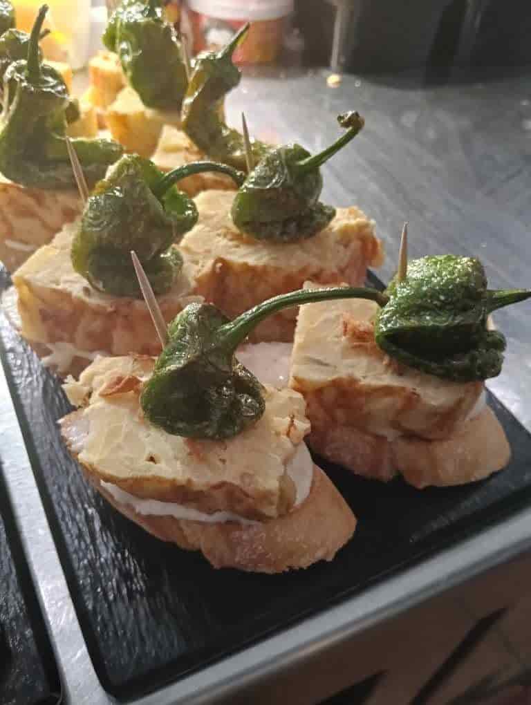Omelette skewer with padrón pepper