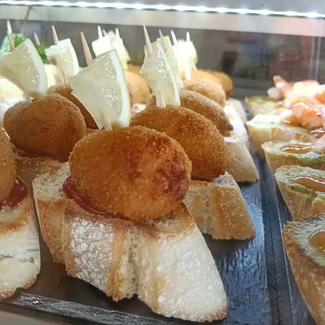 Croquette skewers with ham